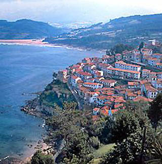 Lastres y la Playa de los Griegos