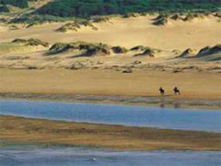 Playa de Valdearenas, Liencres