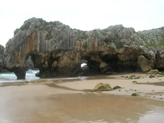 Cuevas del Mar, Llanes